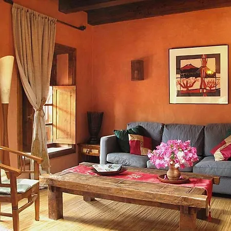 Sleeps 6 Pool Wifi Apartment