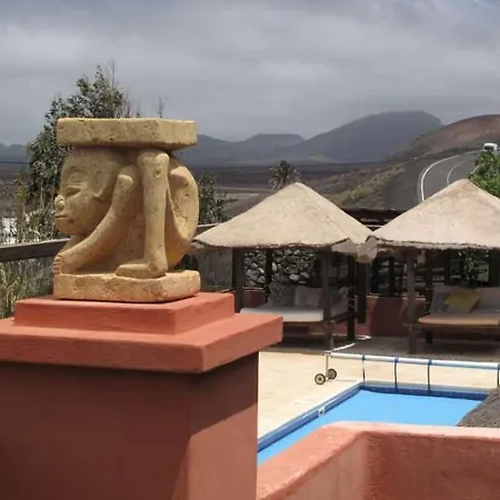 Sleeps 6 Pool Wifi Apartment