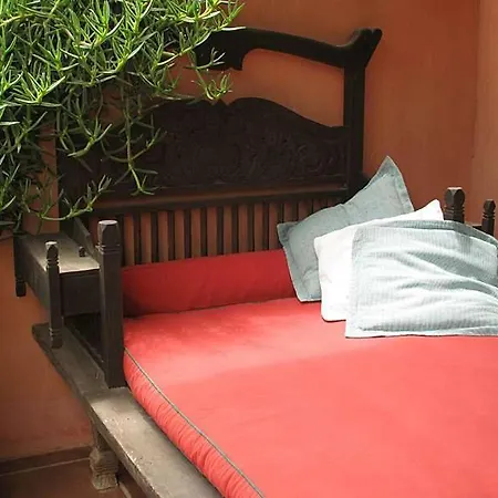 Sleeps 6 Pool Wifi Apartment
