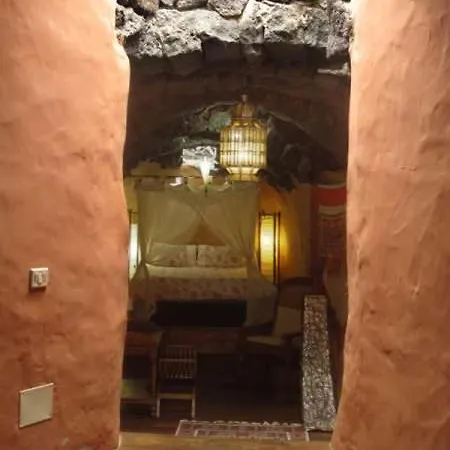 Sleeps 6 Pool Wifi Apartment