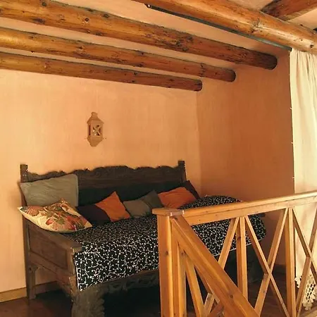 Sleeps 6 Pool Wifi Apartment